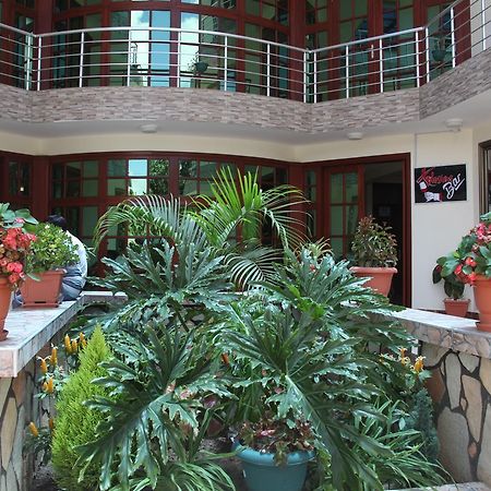 Merves Hotel Arusha Buitenkant foto