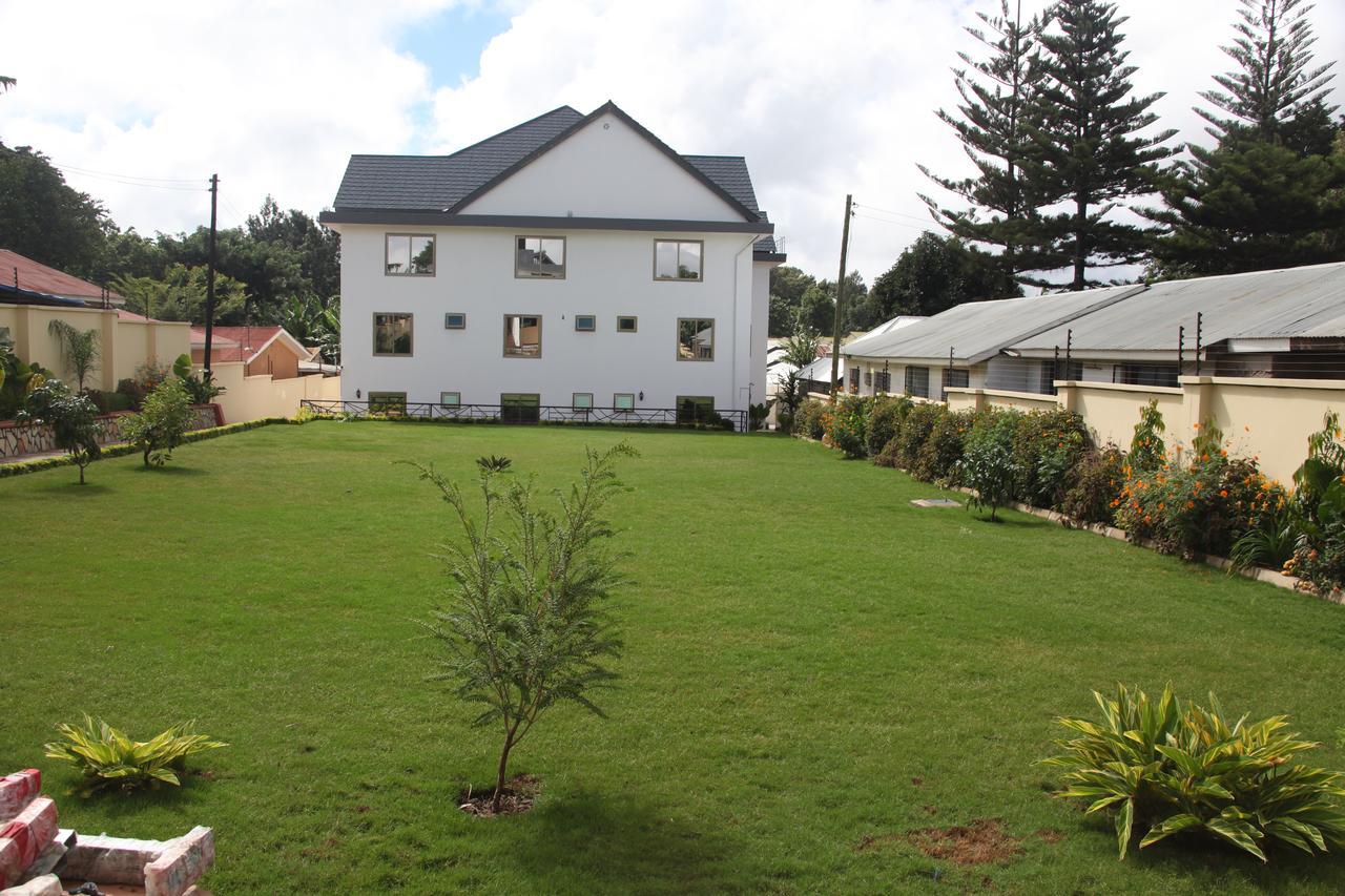 Merves Hotel Arusha Buitenkant foto