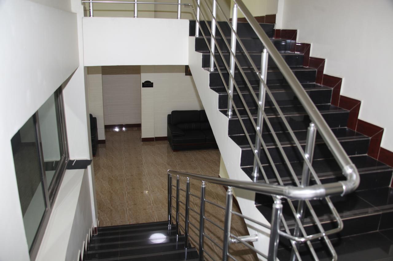 Merves Hotel Arusha Buitenkant foto