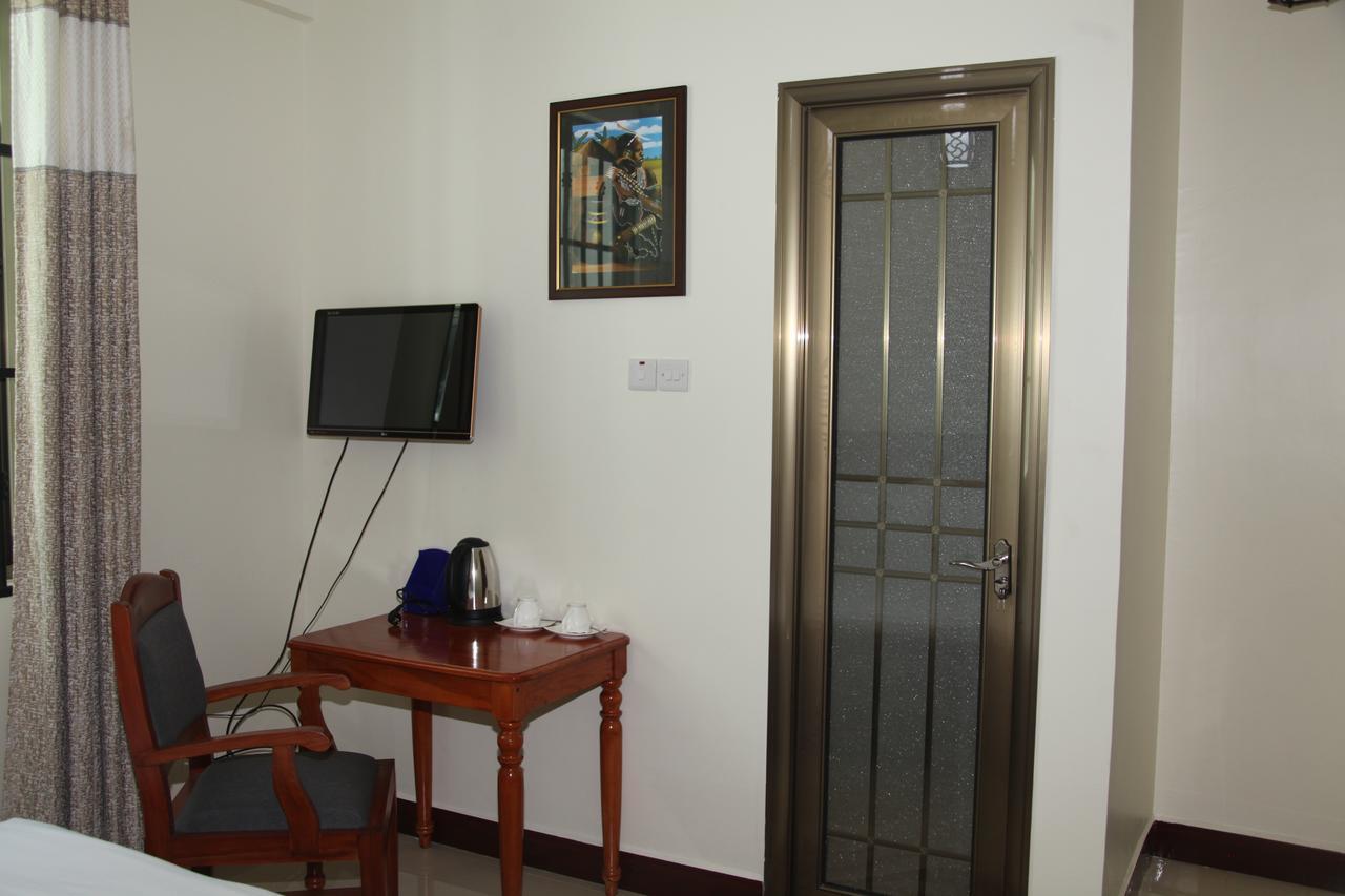 Merves Hotel Arusha Buitenkant foto