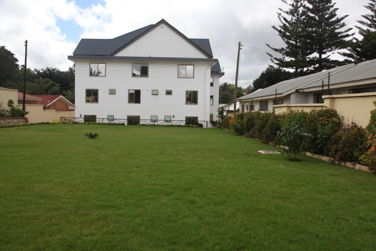 Merves Hotel Arusha Buitenkant foto
