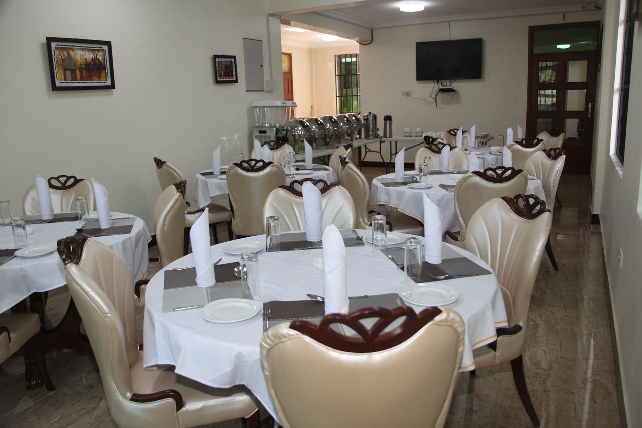 Merves Hotel Arusha Buitenkant foto