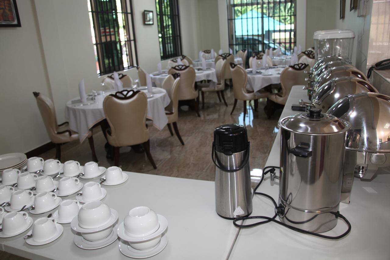 Merves Hotel Arusha Buitenkant foto