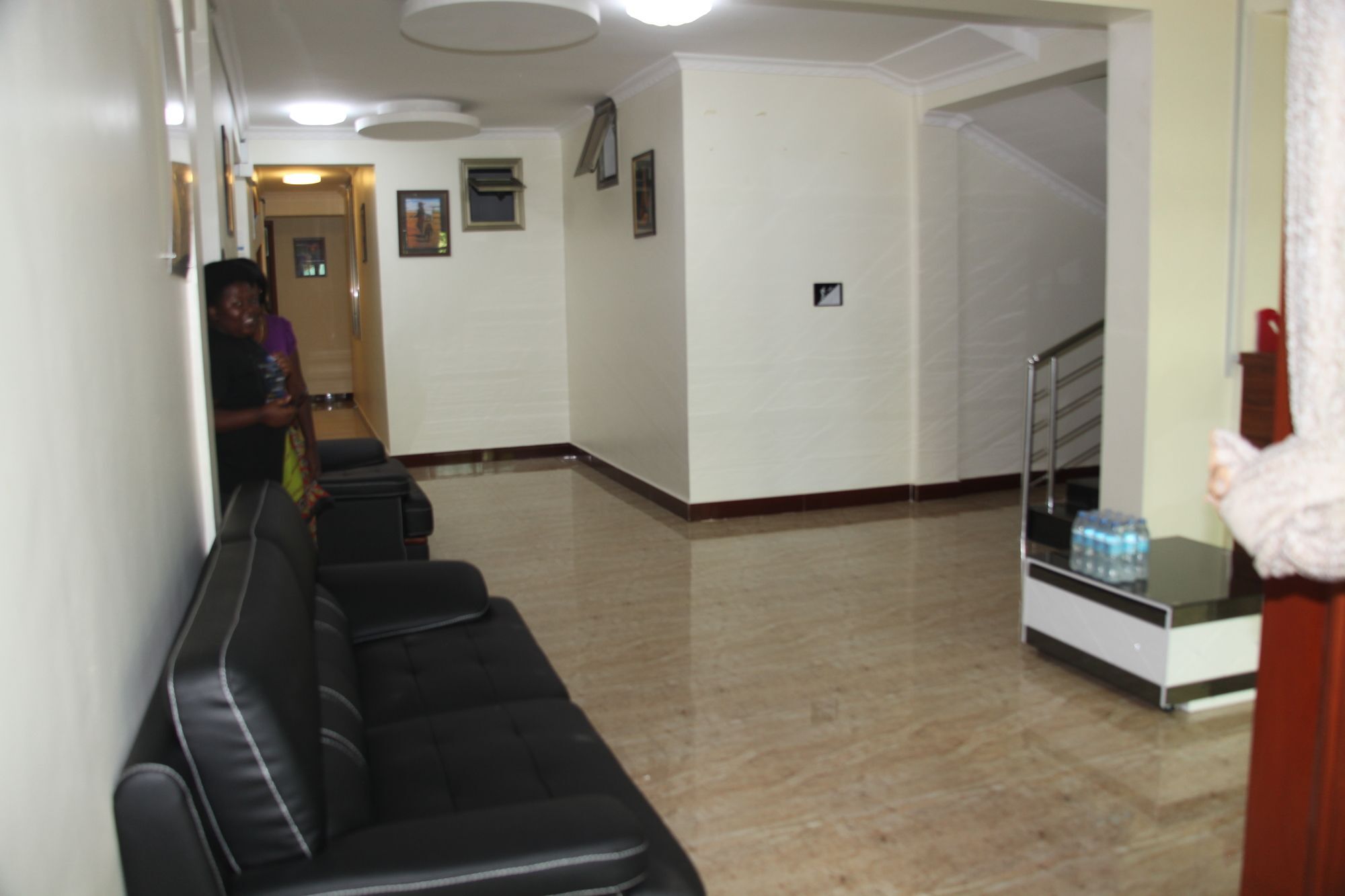 Merves Hotel Arusha Buitenkant foto
