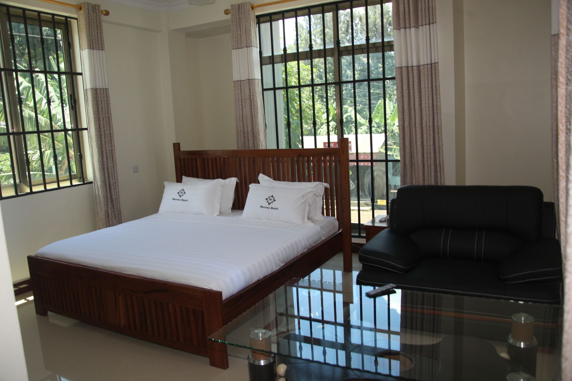 Merves Hotel Arusha Buitenkant foto
